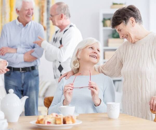 4 Ways to Make Friends in a Senior Living Community